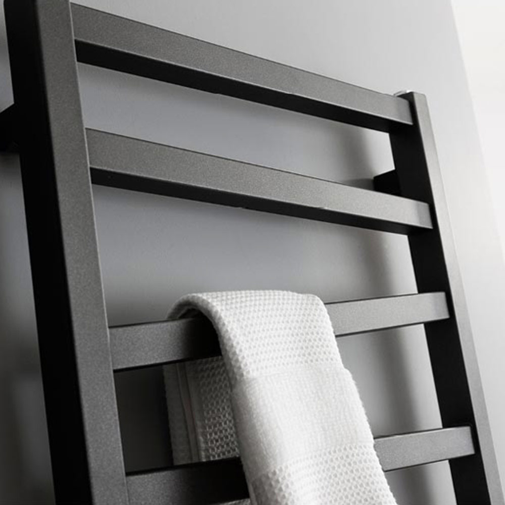 Полотенце черный матовый. Black Towel Rail полотенцесушитель. Полотенцесушитель Towel Rack r116. Полотенцесушитель черный матовый. Полотенцесушитель электрический для ванной черный матовый.